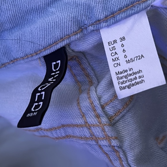 Cute H&M jean shorts😍💙 - Picture 3 of 3